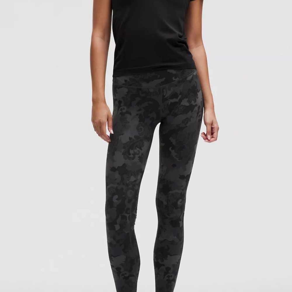 Lululemon Athletica Black Camouflage Leggings

Wunder Train High-Rise Tight 28"
